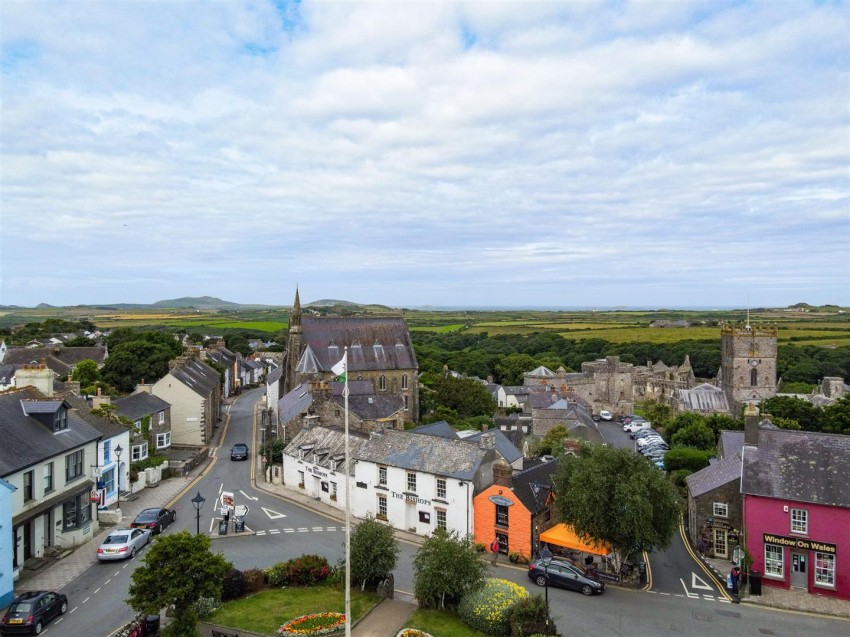 Images for 18a Cross Square, St. Davids EAID:RKLUCASAPI BID:1